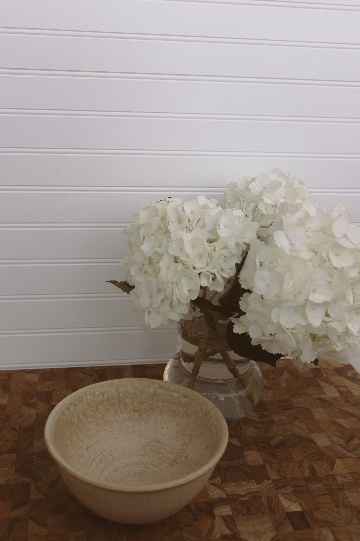 tan ceramic bowl