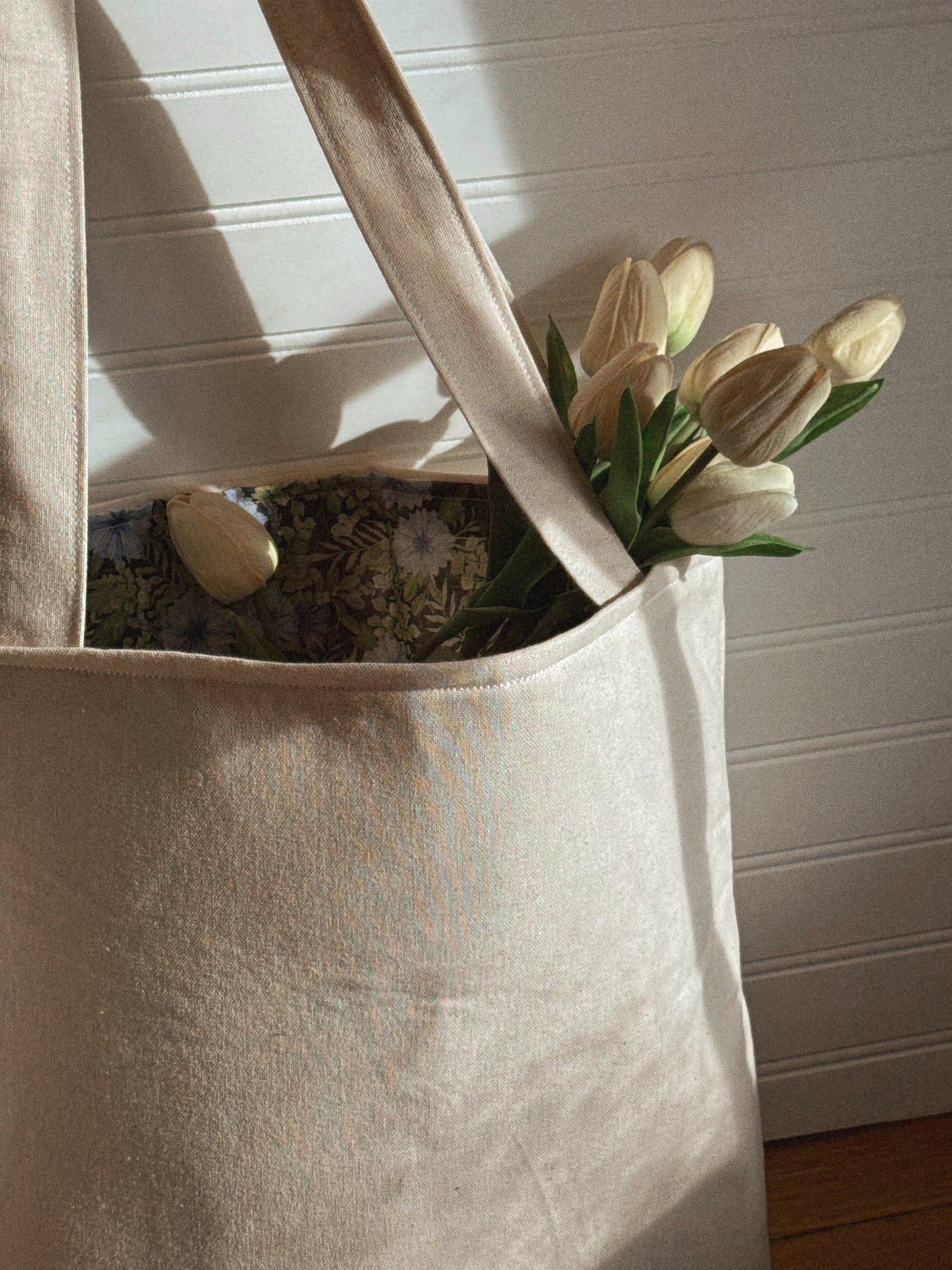 blue floral market tote bag