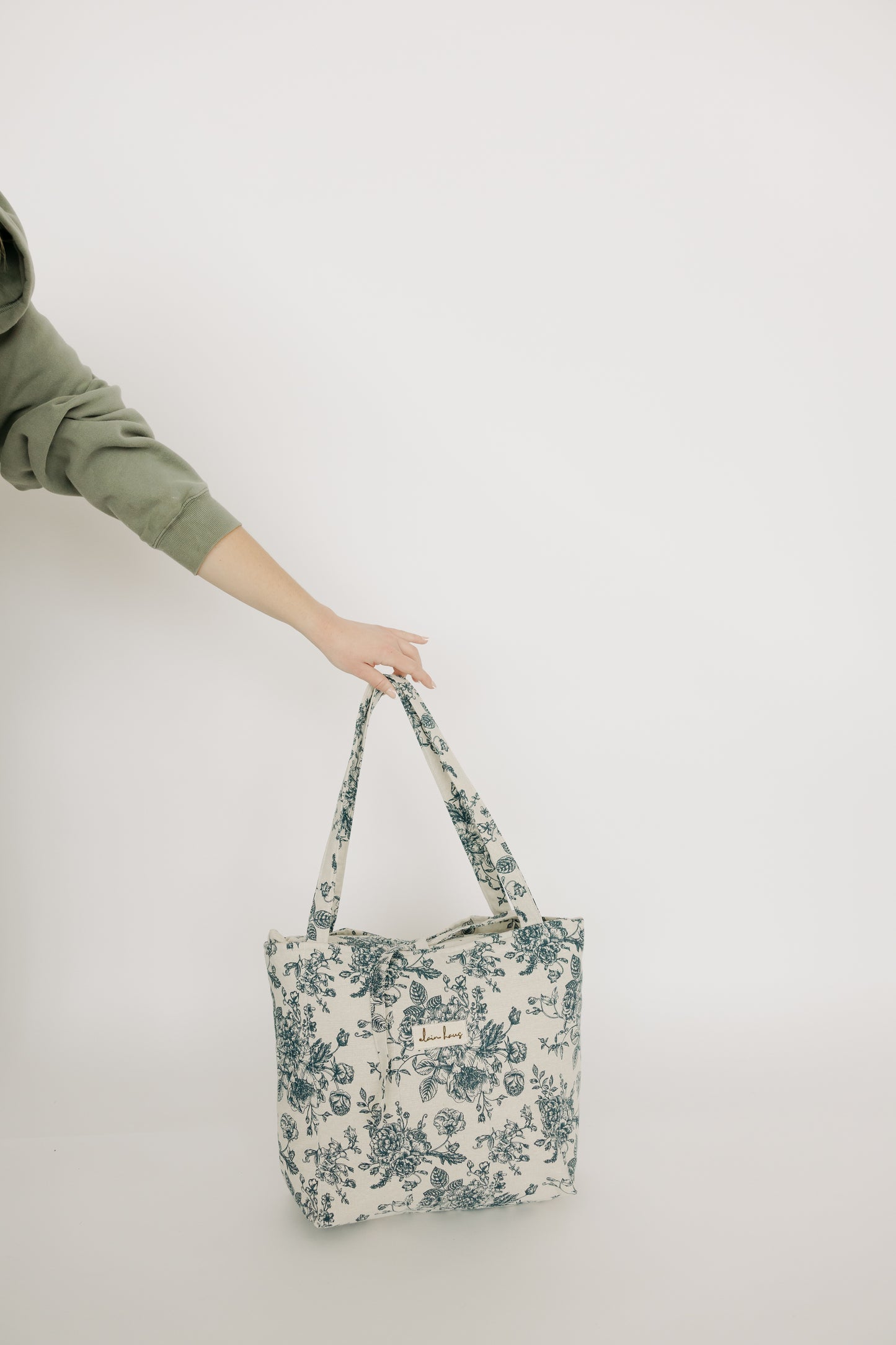 Geneviève Tote | Quilted Blue & Beige Floral Bag